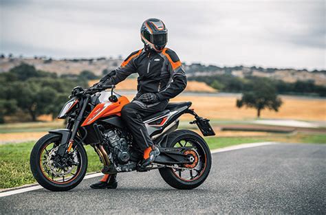 The 2024 KTM DUKE Range models, unlike the competition, are purpose-built Naked bikes rather than stripped down Superbikes. . Co to jest naked bike